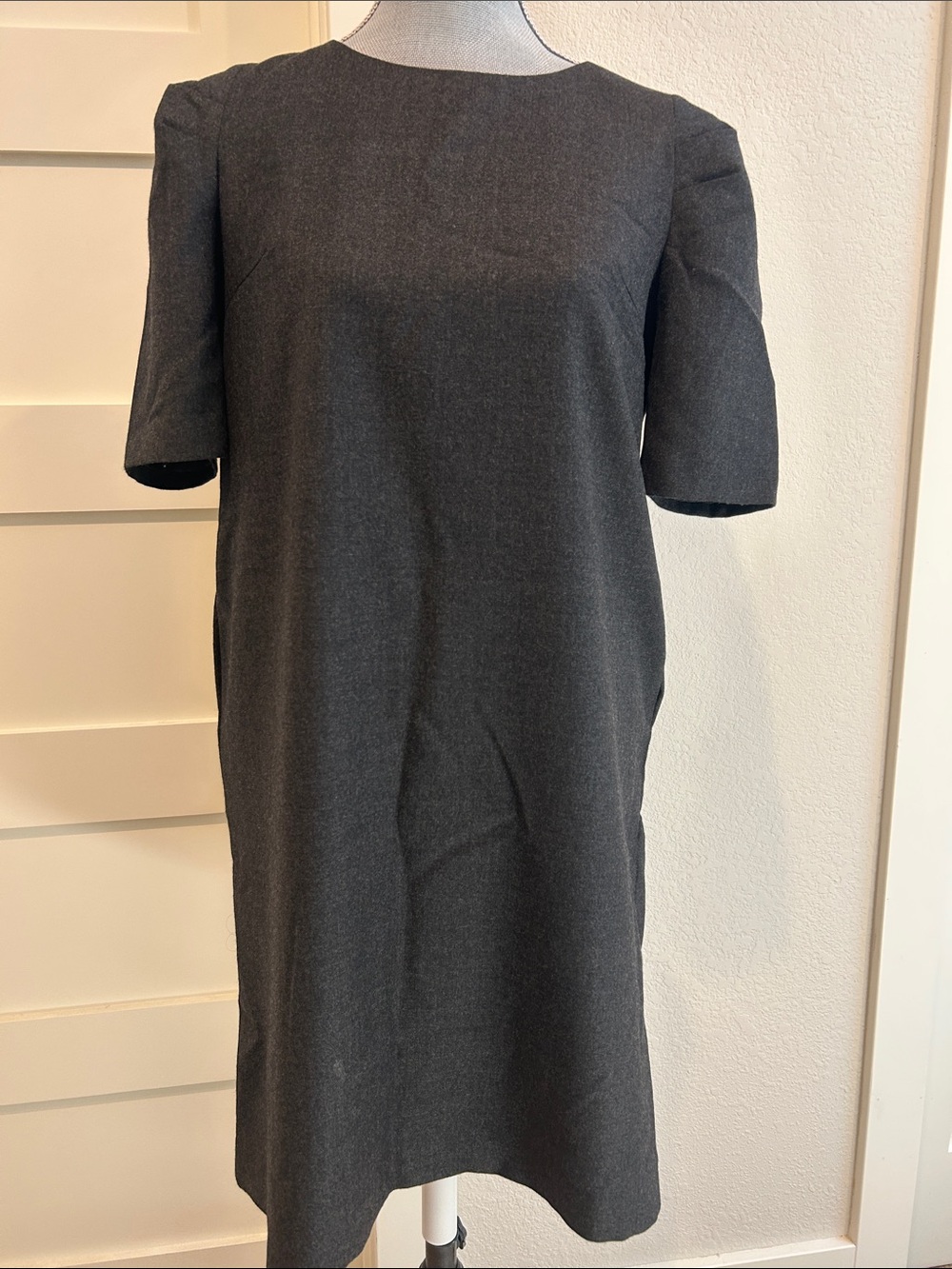 Elegant Short-Sleeve Midi Dress in Charcoal